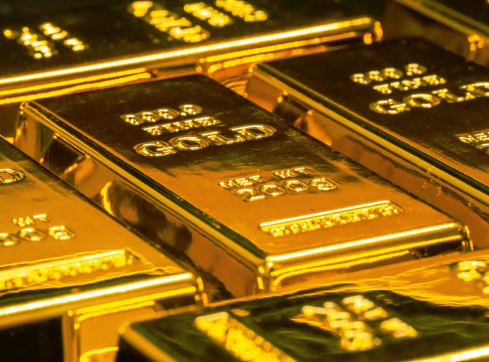 Gold Rises as Markets Shift to Safe-Haven Assets Amid Tariff Uncertainty