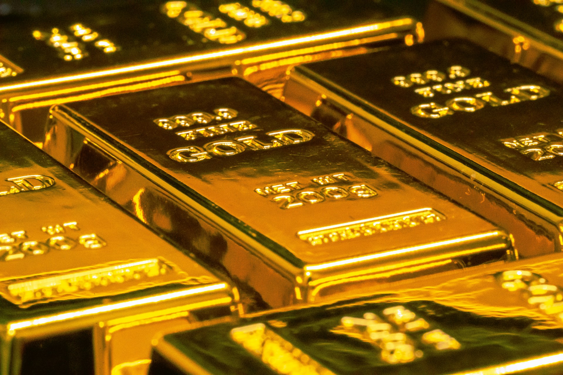 Gold Rises as Markets Shift to Safe-Haven Assets Amid Tariff Uncertainty Gold Rises as Markets Shift to Safe-Haven Assets Amid Tariff Uncertainty