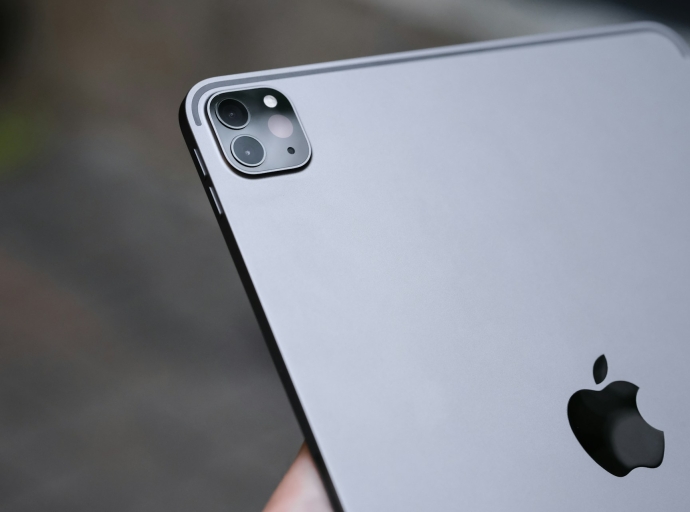 How Much Would an ‘American-Made’ iPhone Cost?