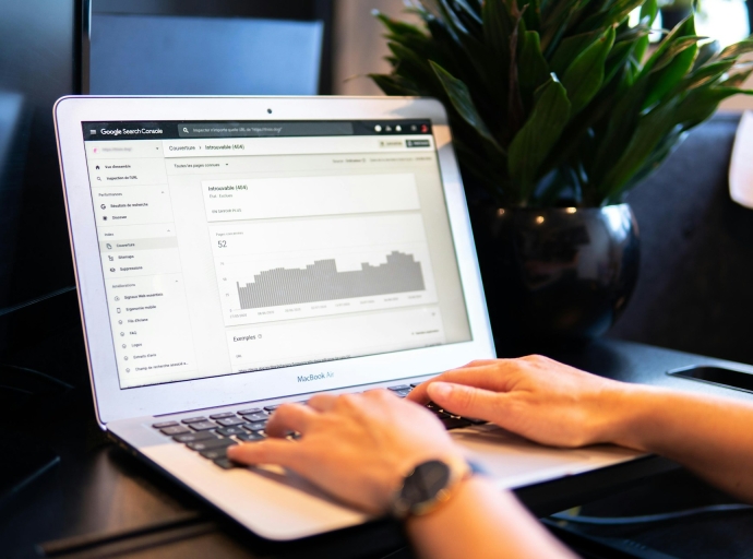 Analytics and Reporting: Key CRM Features for MetaTrader