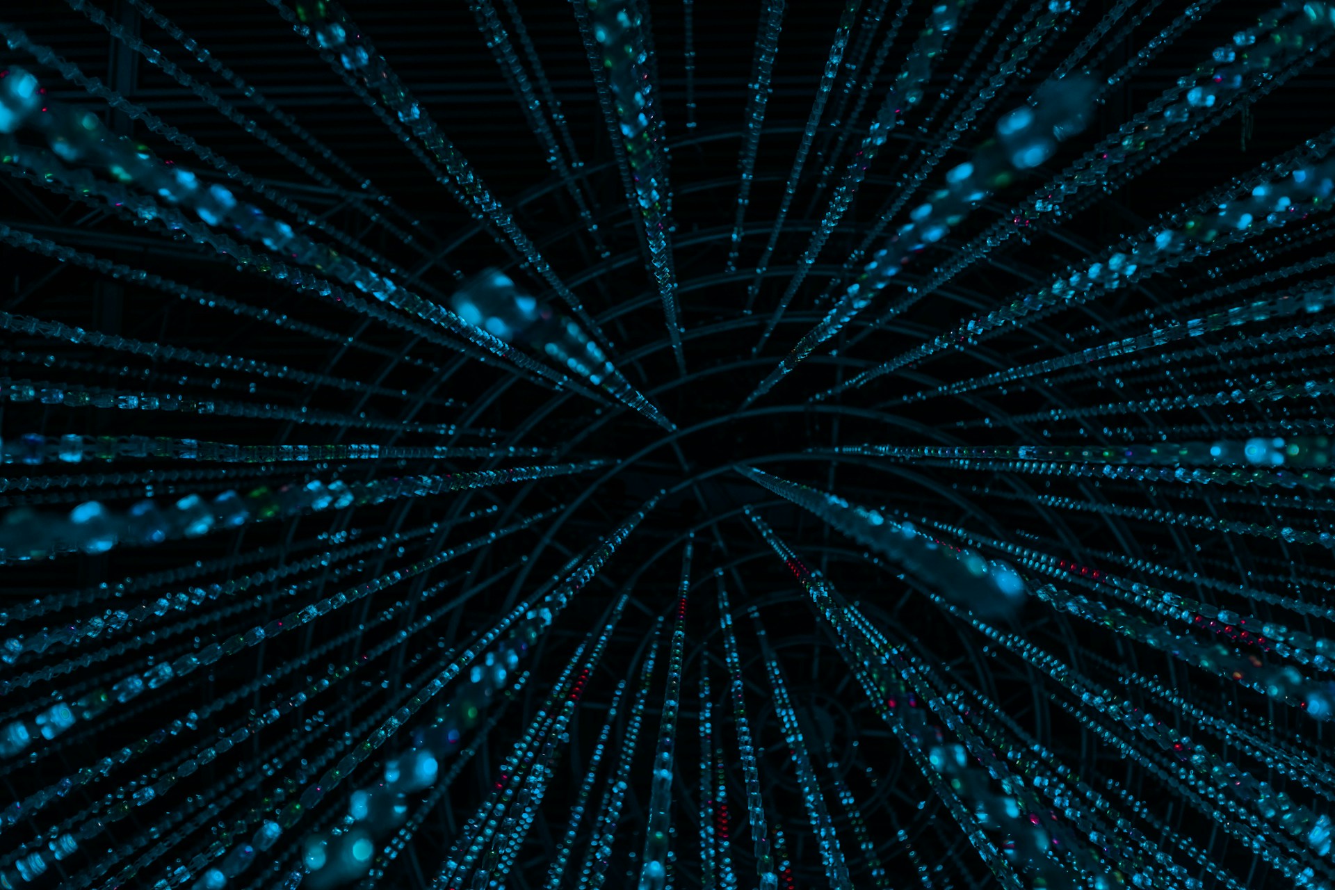 Balancing Privacy and Speed: An Anonymous VPS as a Tool for Testing Forex Strategies