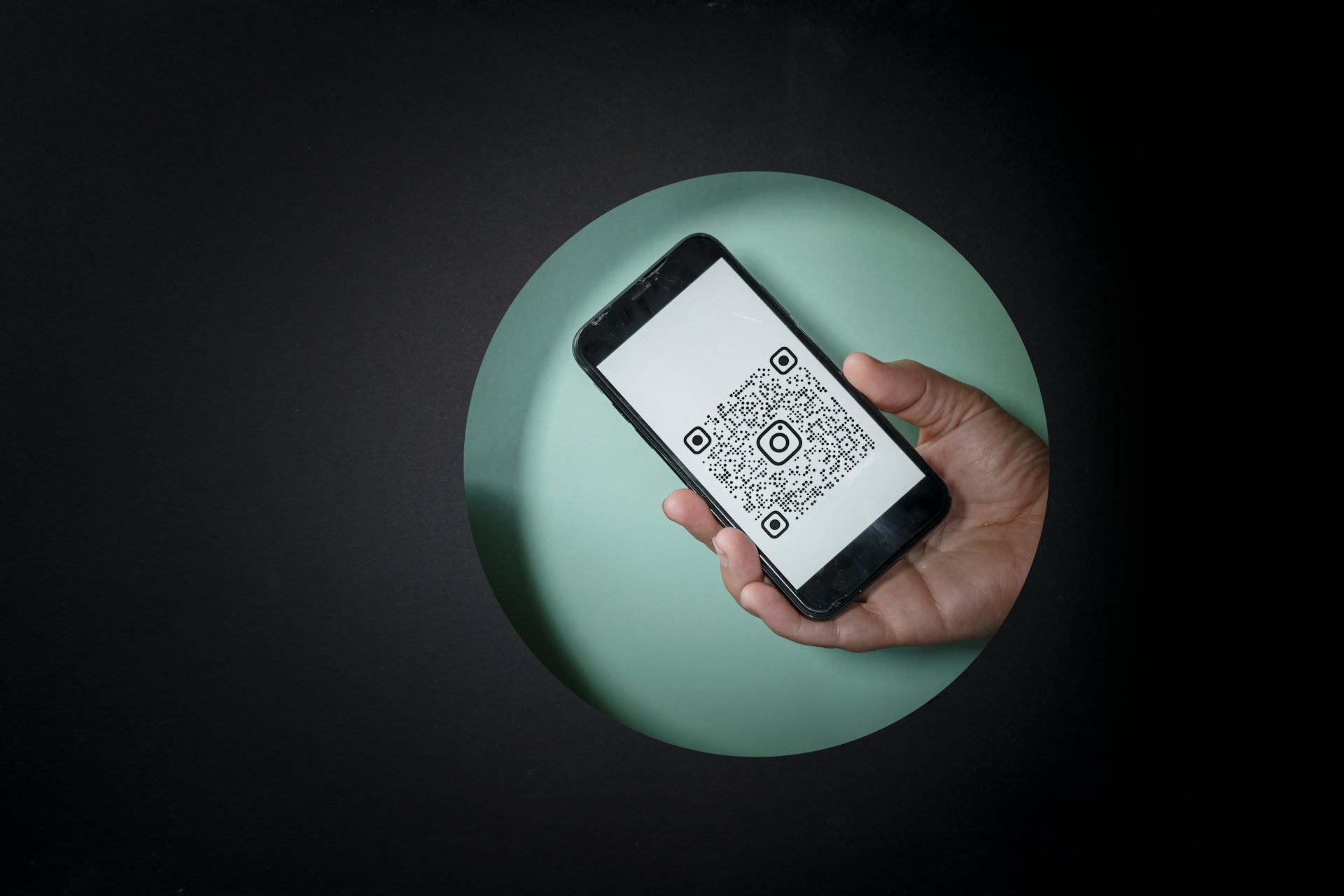 Quishing attacks: scan a QR code and give away your money? Quishing attacks: scan a QR code and give away your money?