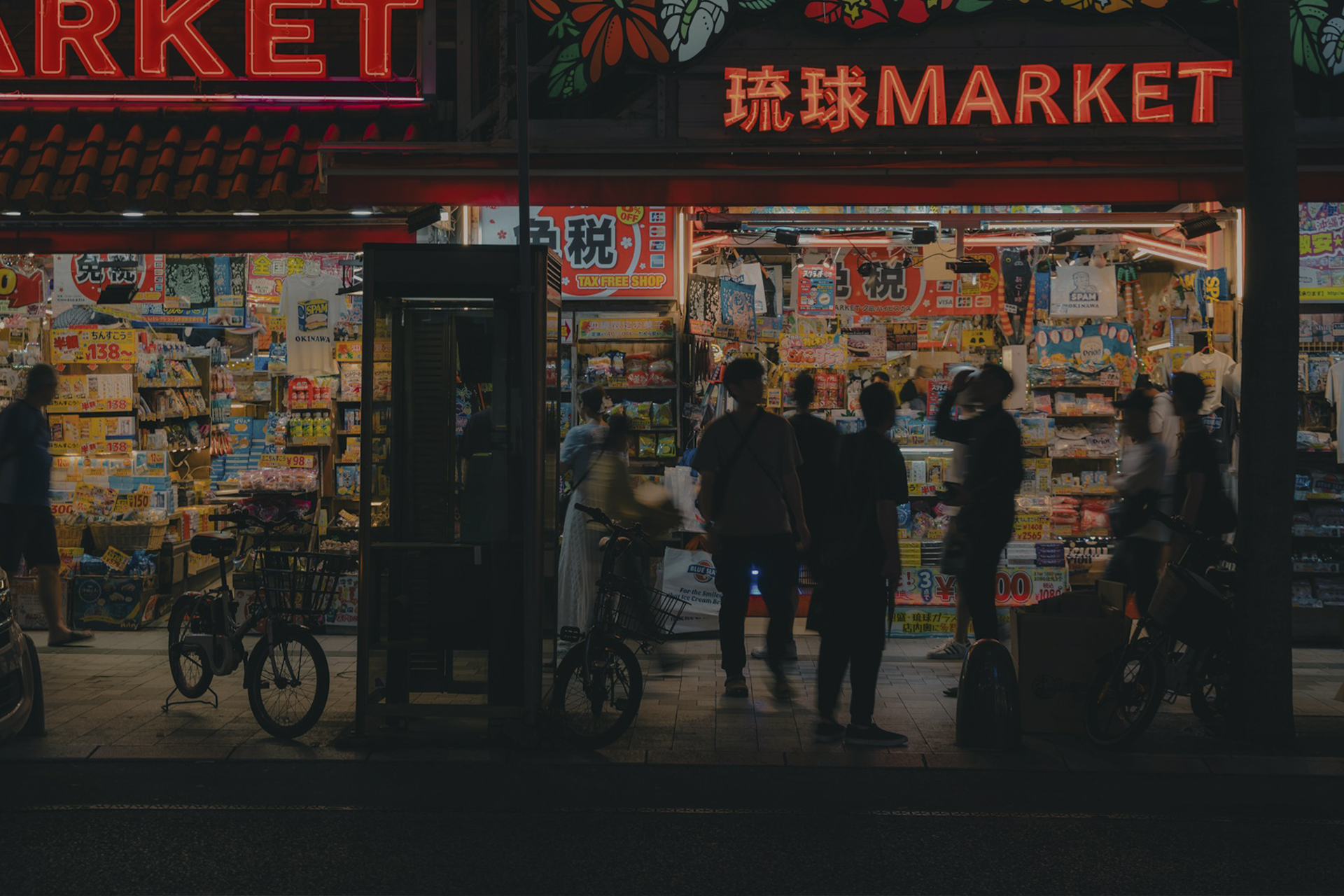 Optimizing White Label MT5 for Emerging Markets: Strategies for Localized Success in 2025 Infographic showing growth of Forex trading in Africa and Southeast Asia with icons of local currencies and mobile wallets.