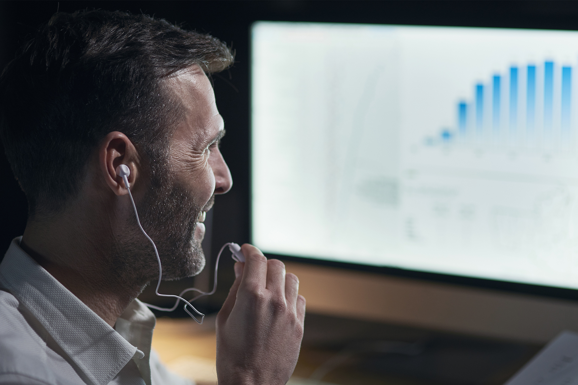 Automated Forex Trading: Is It Worth Trusting? Trader monitoring algorithmic trades