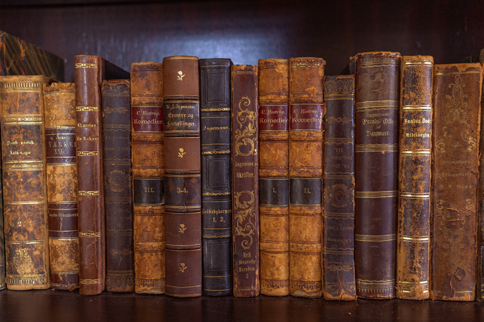 Top 10 Trading Books Every Trader Should Read Stack of trading books on psychology and technical analysis