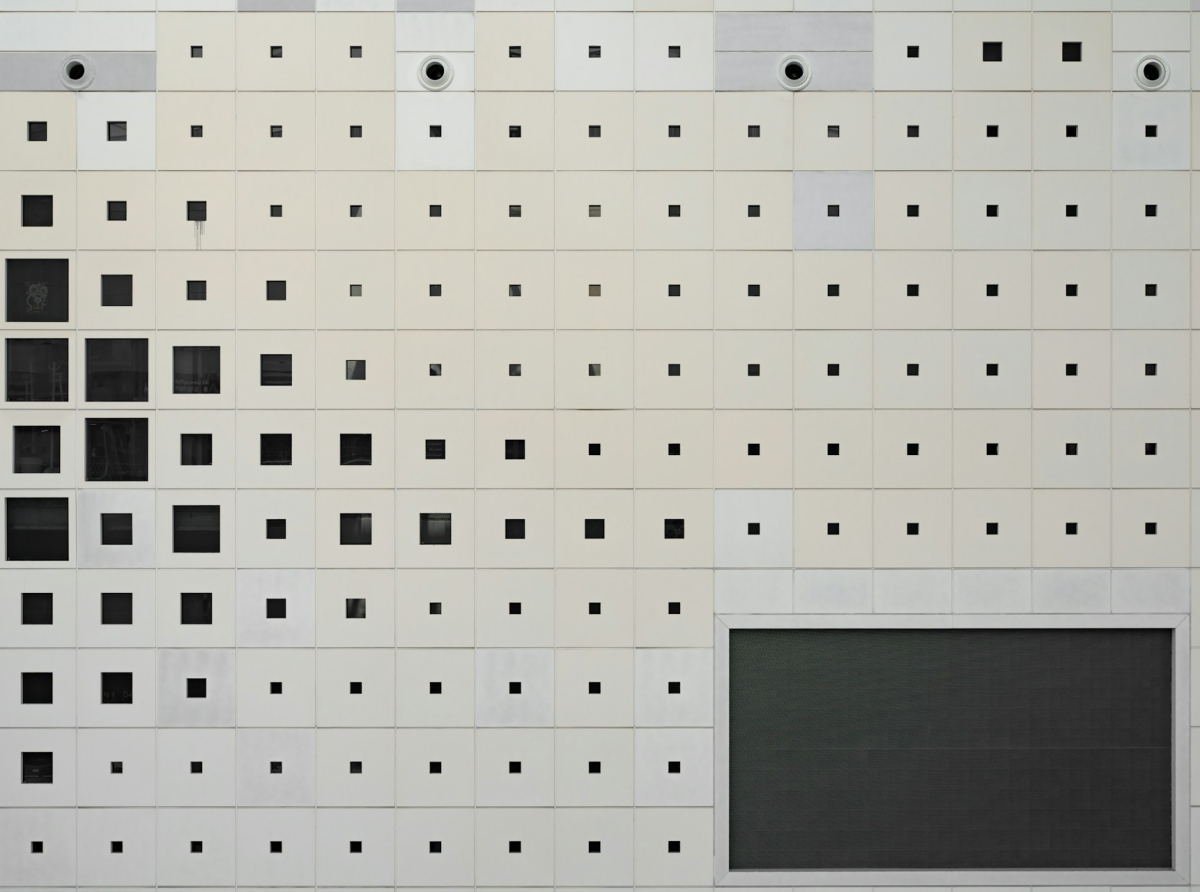 Binary Options as Art: How Psychology and Intuition Beat Algorithms