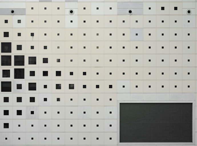 Binary Options as Art: How Psychology and Intuition Beat Algorithms