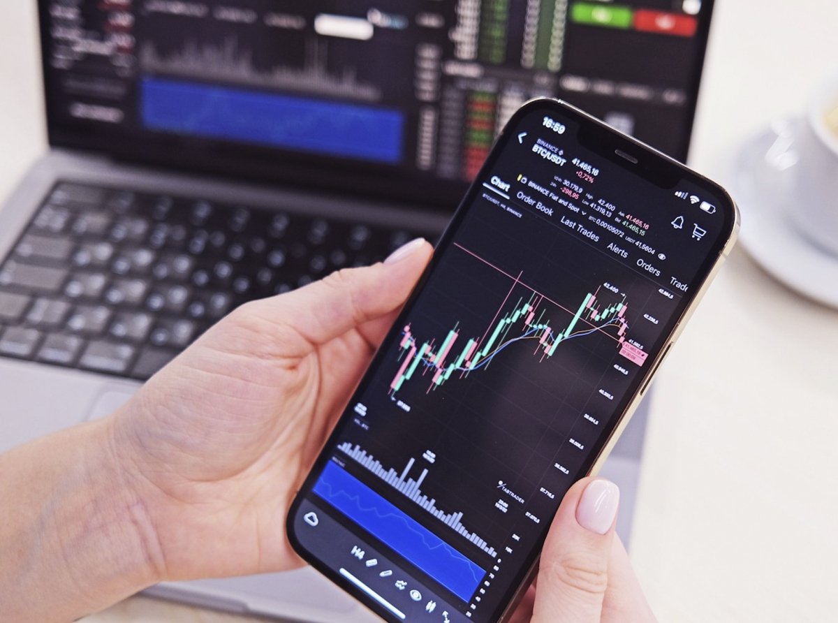 Trader analyzes margin level