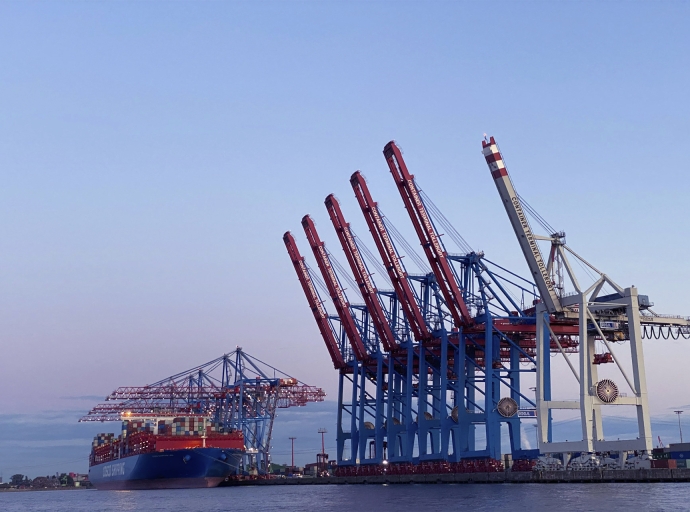 Trump demands 100% tariffs on China and India from the EU: a new round of pressure on Russia