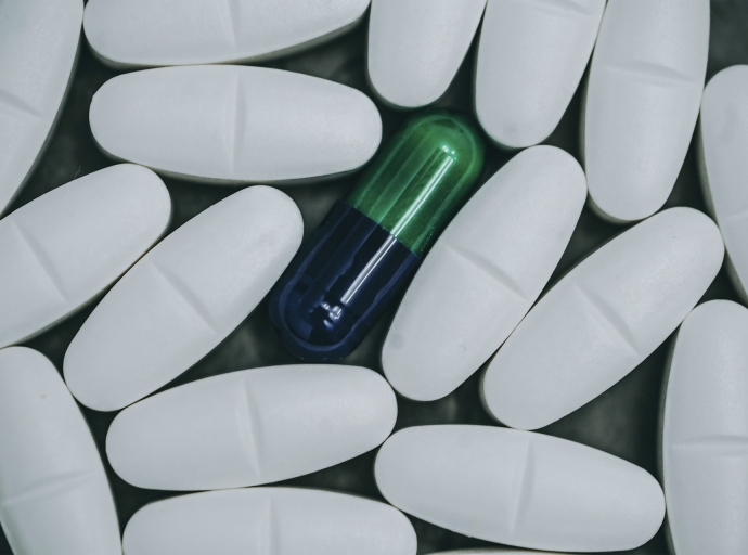 The US is preparing for a tariff war with Big Pharma: 100% duties on brand-name drugs could change the market.