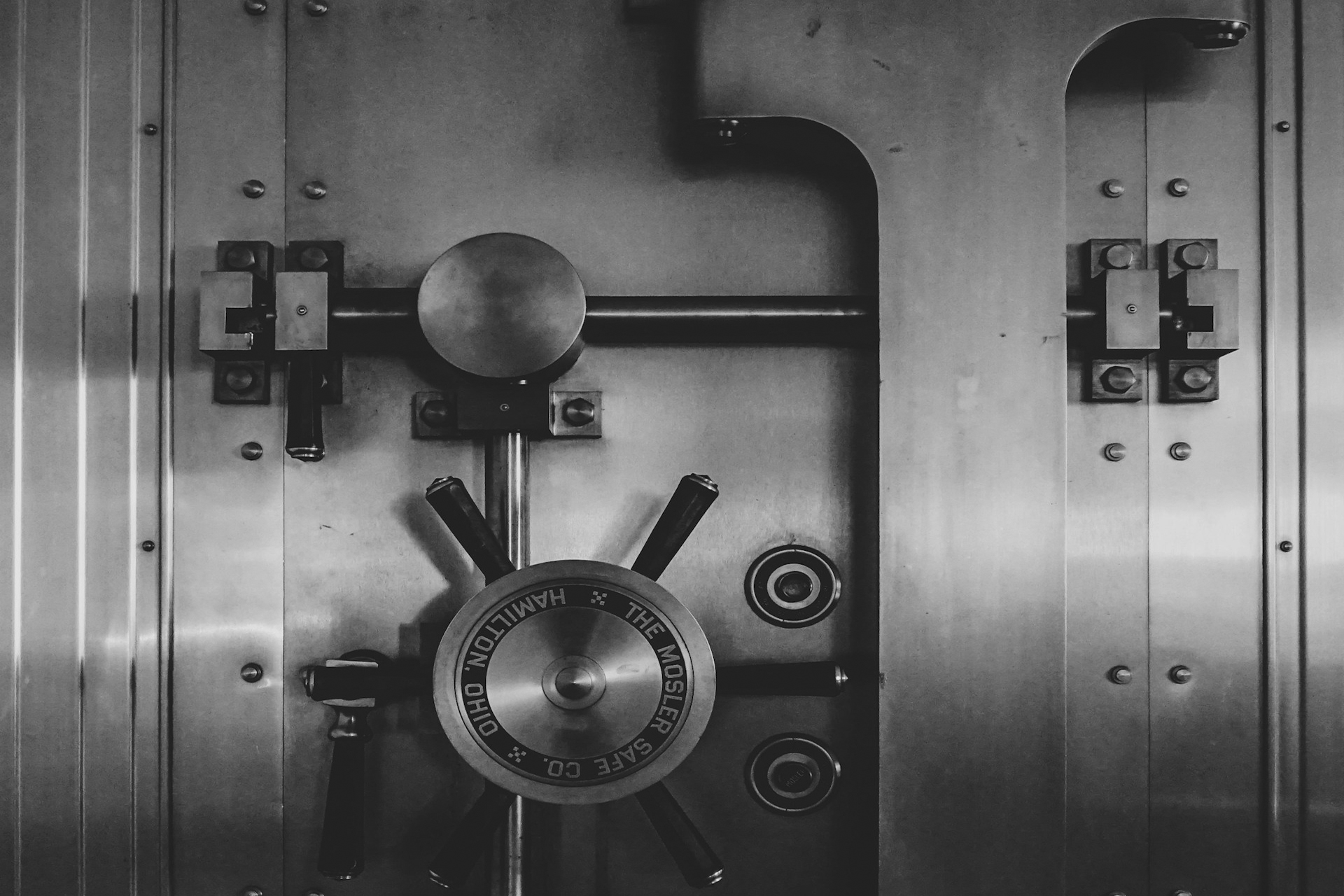 Margin Calls and Stop Outs in Forex: Understanding the Risks and Protecting Your Deposit Margin Calls and Stop Outs in Forex: Understanding the Risks and Protecting Your Deposit