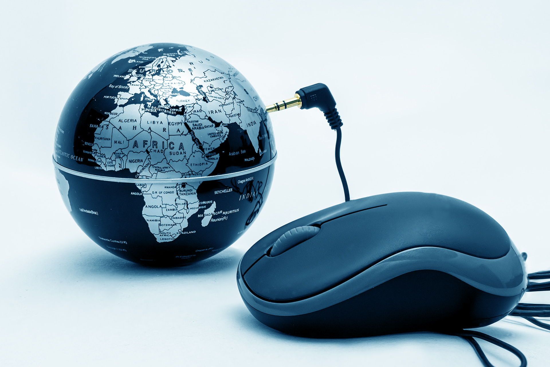 The World After Truth: Who Manages Trust Online The World After Truth: Who Manages Trust Online