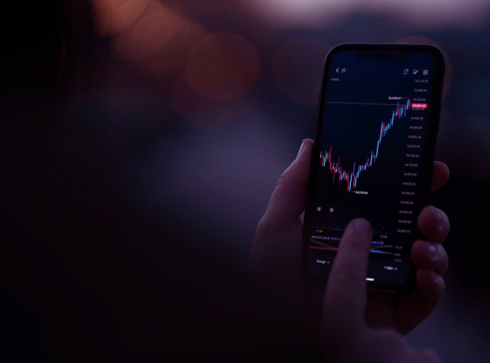 Mobile-First Approach: Mobile Apps and Adaptive Interfaces in Forex CRM