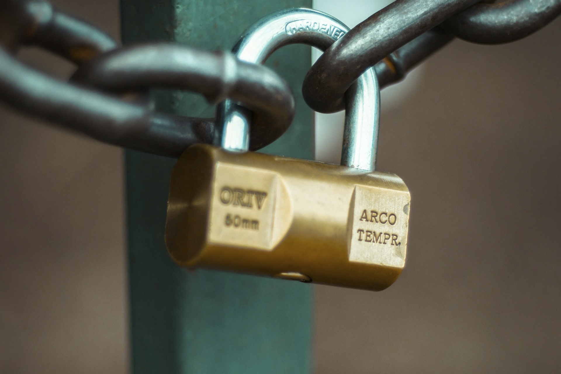 Risks and Data Protection: Security of Financial Quotes Providers