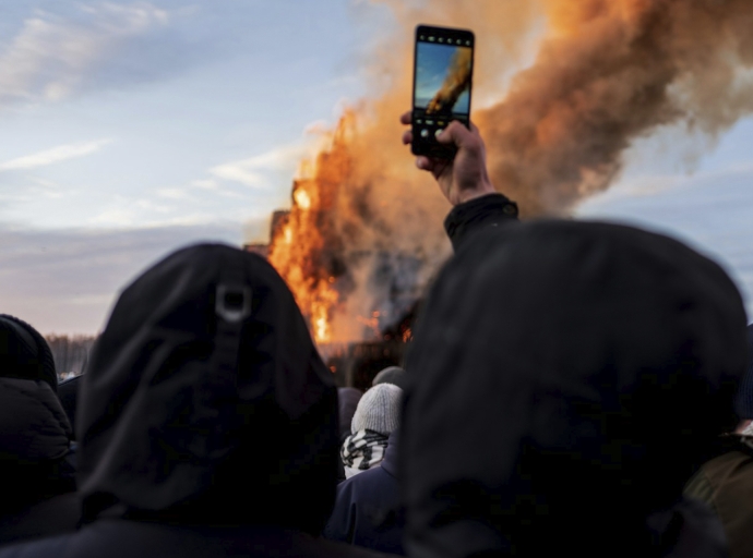 How activists and journalists can use private cell phone service that protects against surveillance