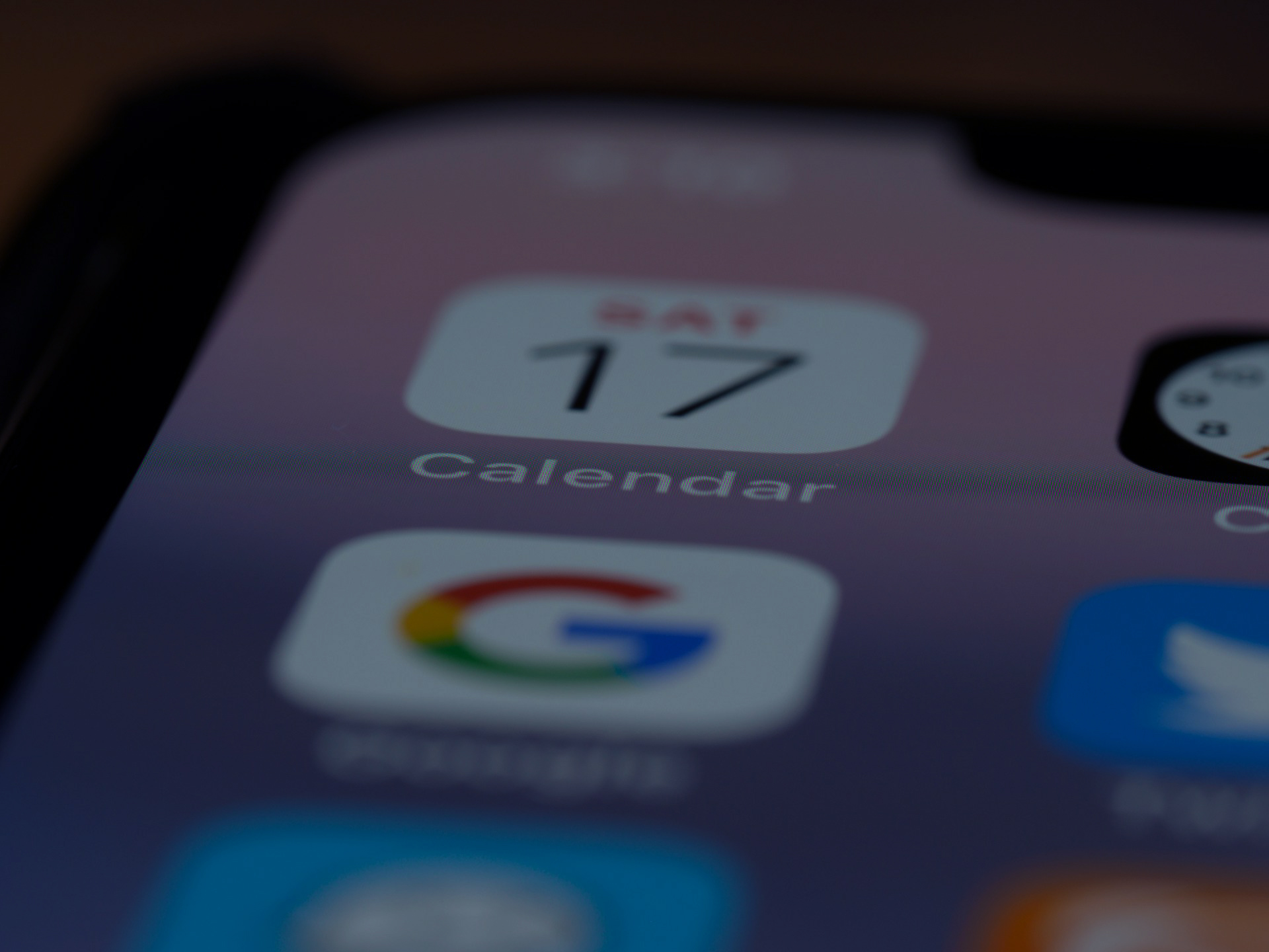 Apple and Google are sending out new cyberattack warnings in dozens of countries: What's happening and who should be concerned?