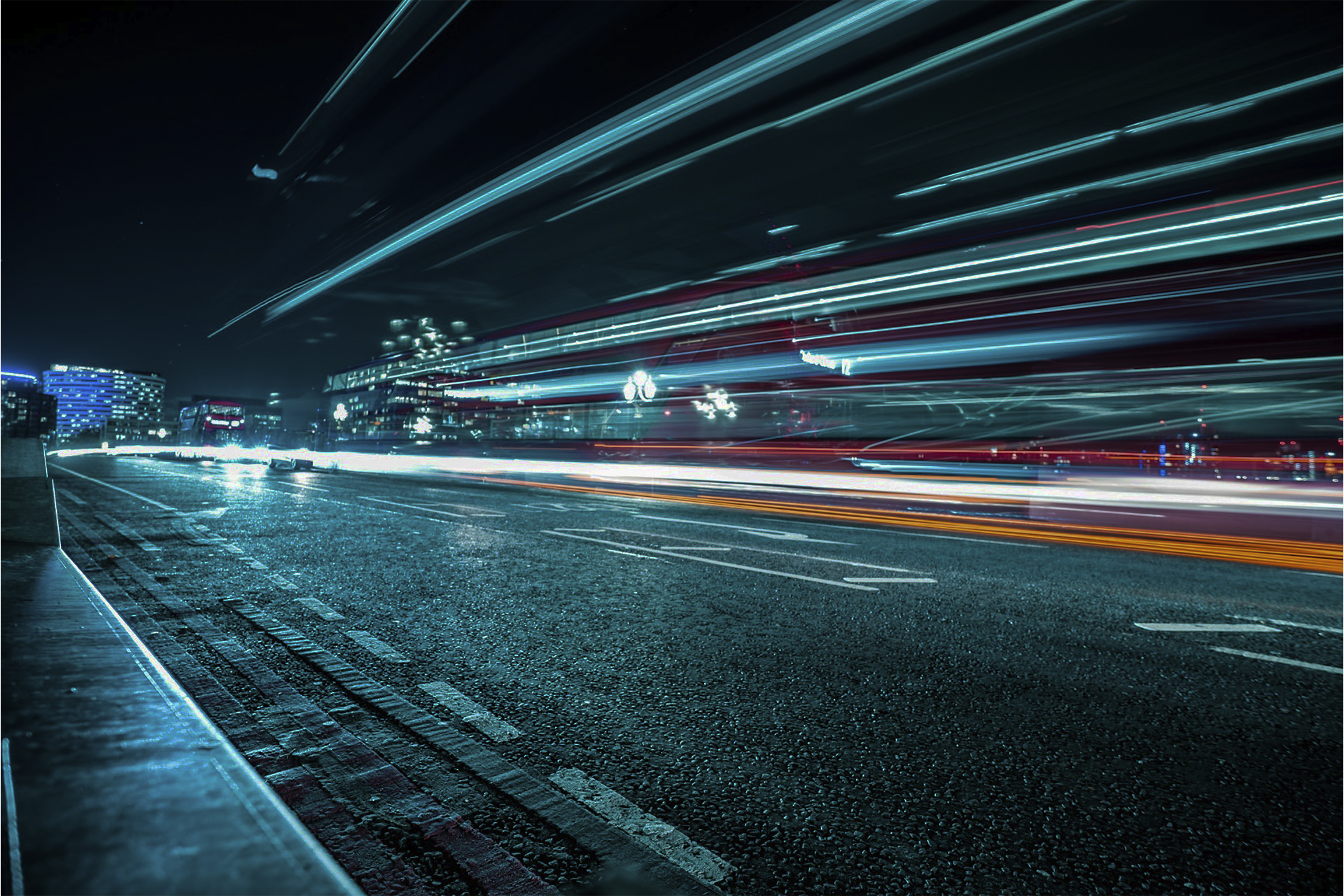 Scaling for Prop Firms: How Fast Forex VPS Integrates with Challenges and Funds to Run Thousands of Accounts Reliably