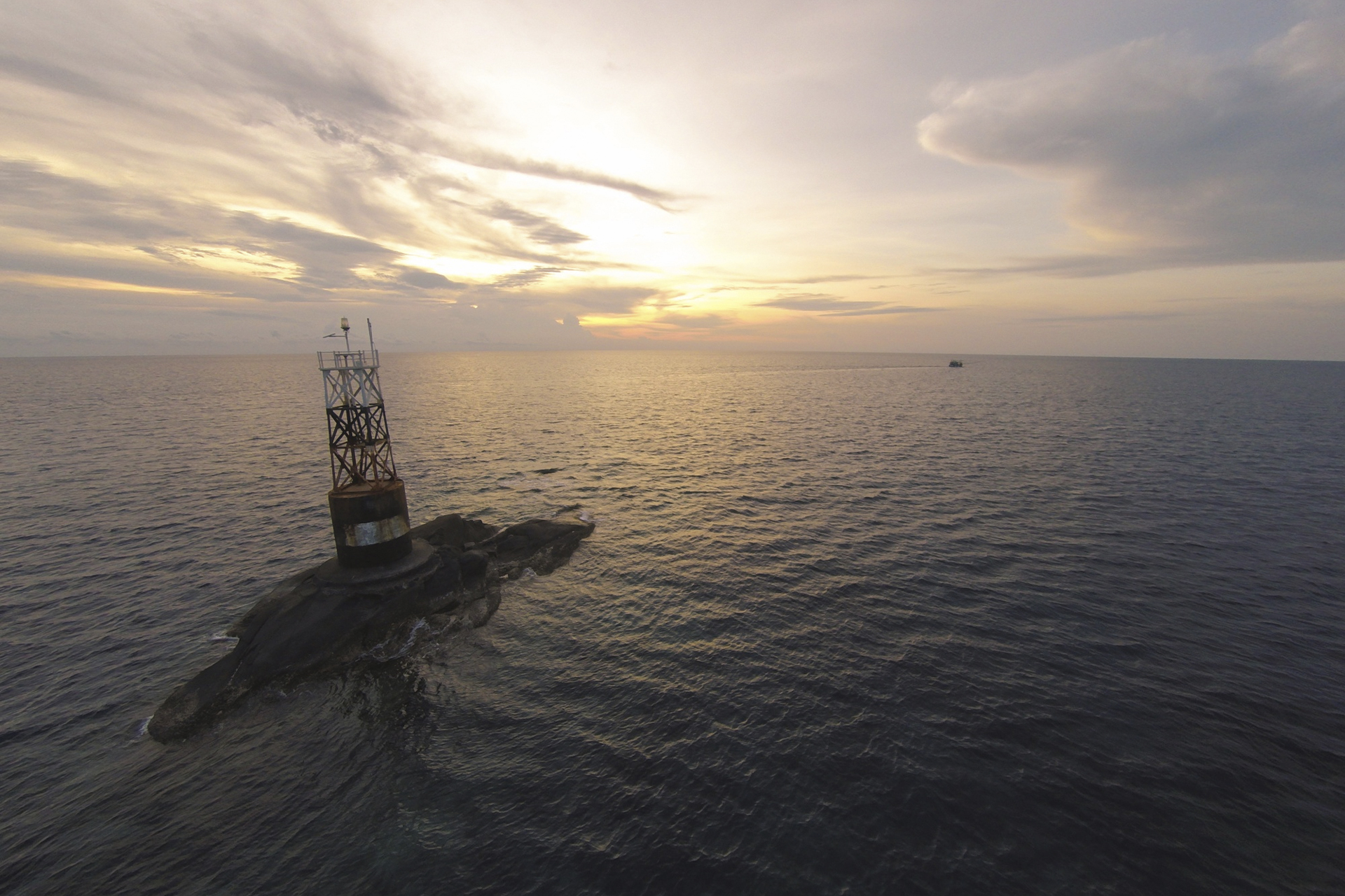 Trump Waives Jones Act: How Oil Markets and Forex React to 60-Day Shipping Shift Trump Waives Jones Act: How Oil Markets and Forex React to 60-Day Shipping Shift